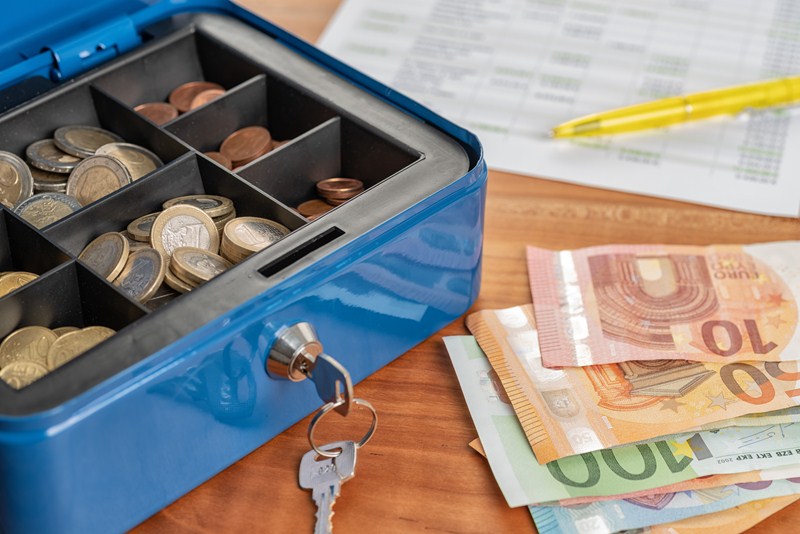 Geldkistje contant geld