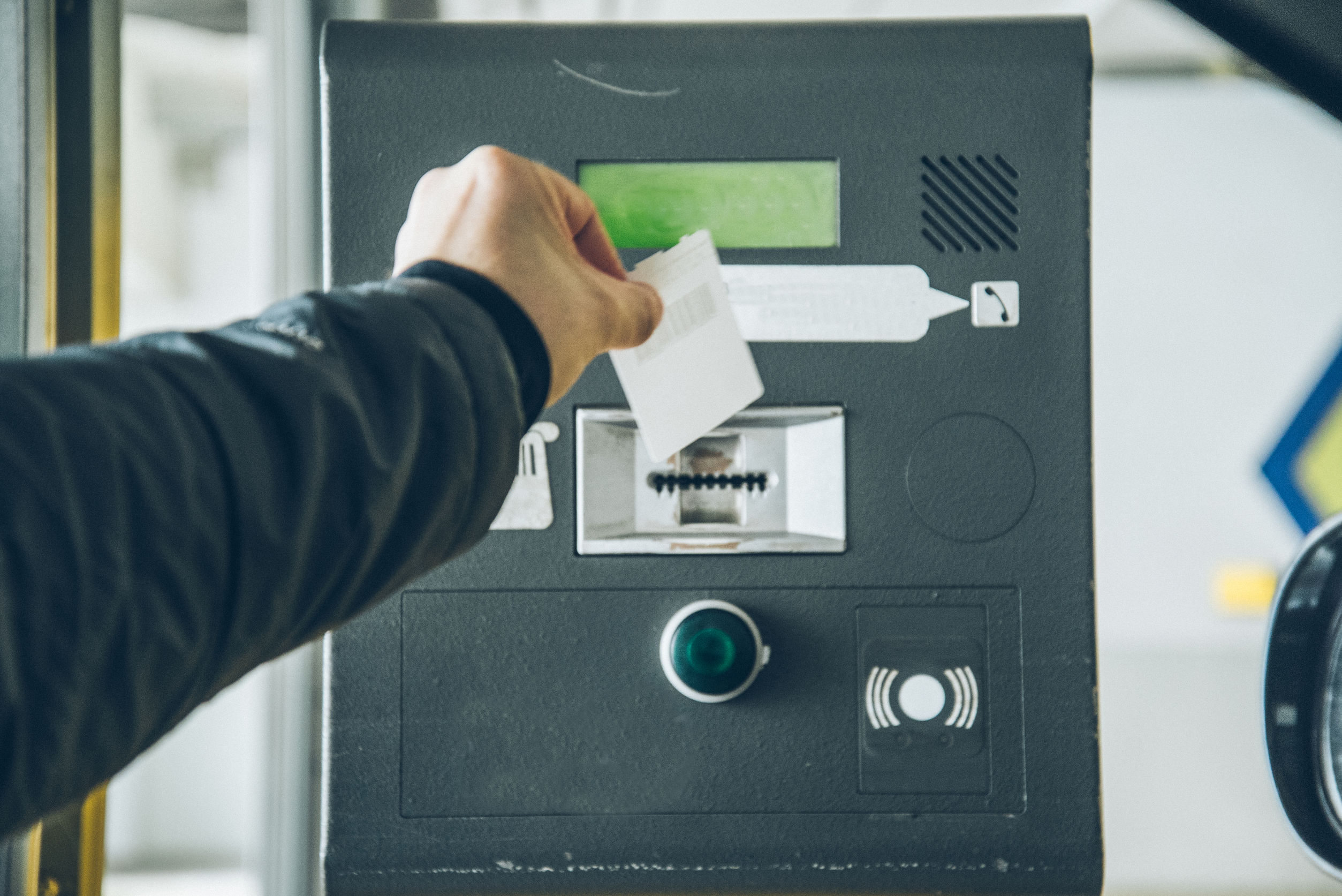 kaartje in automaat