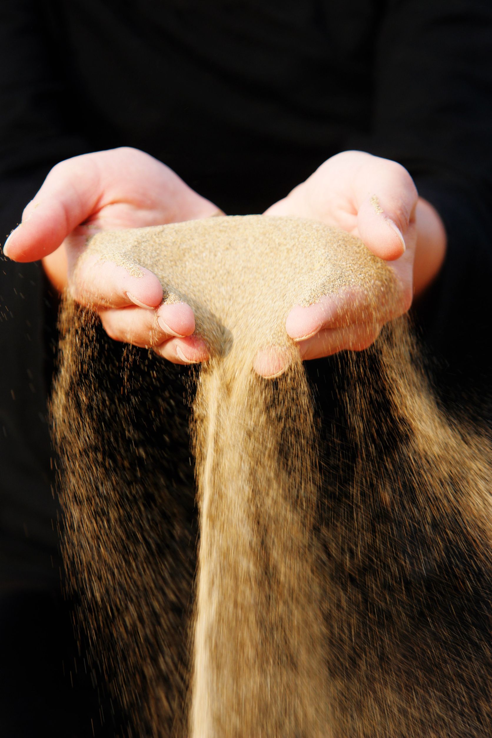 zand uit handen